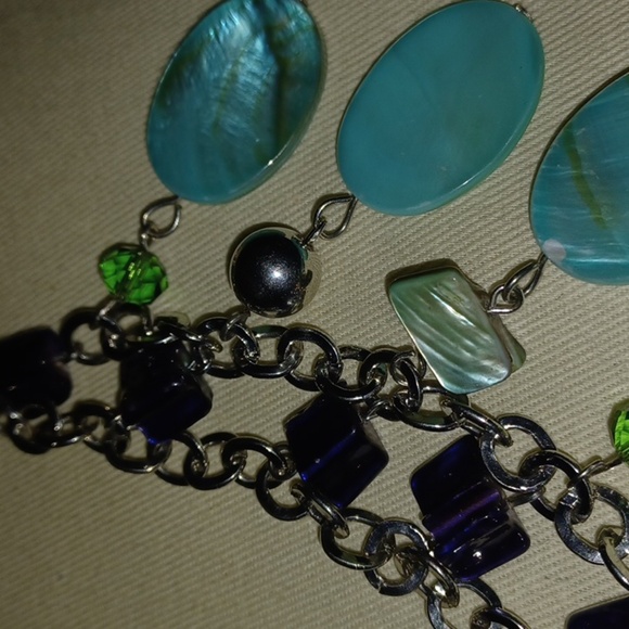 Erica Lyons Turquoise & purple Dyed Shell Necklace, silver-tone. 12"-13" drop - Picture 2 of 3